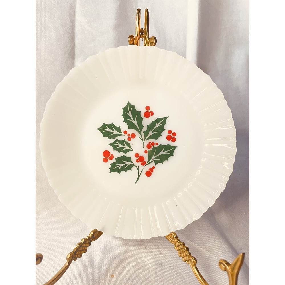 4 Milk Glass Christmas Holly Berry 7" Dessert/Bread Plates Termocrisa Mexico Vtg